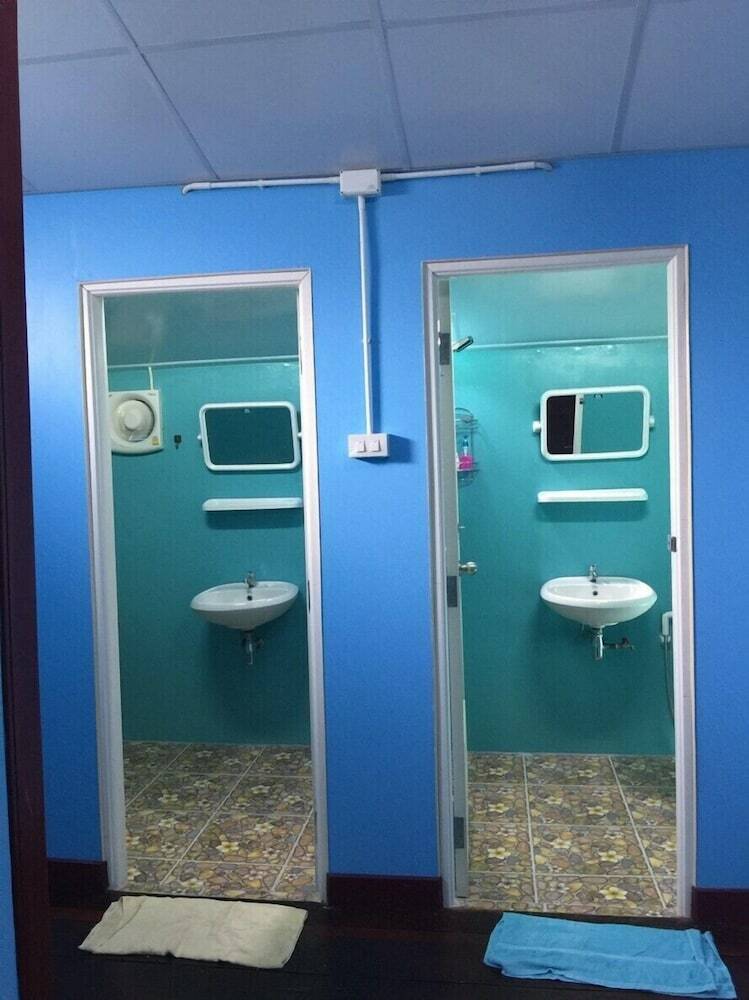 Hostal Rub Lom Chom Klong  By Fisherman Village