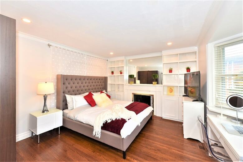 Lavish 4br House With Ravine Backyard