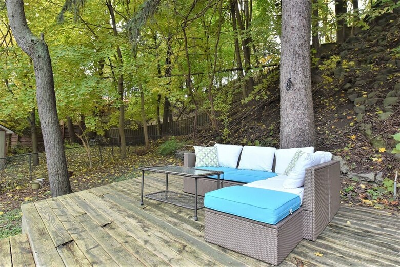 Lavish 4br House With Ravine Backyard