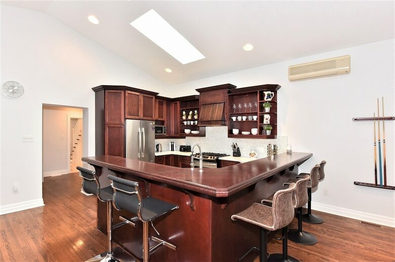 Lavish 4br House With Ravine Backyard