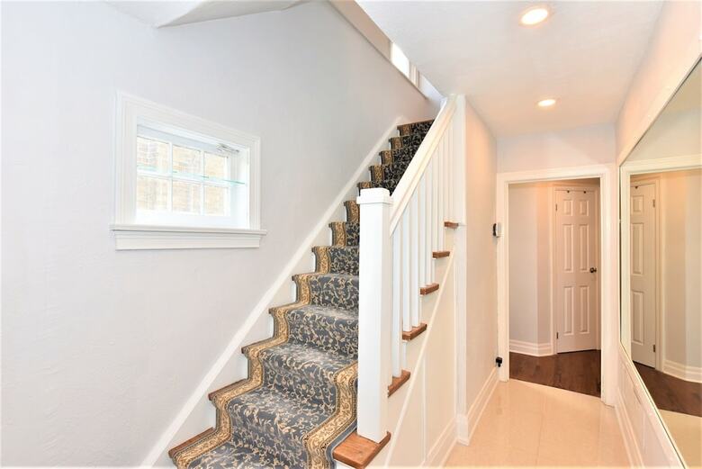 Lavish 4br House With Ravine Backyard