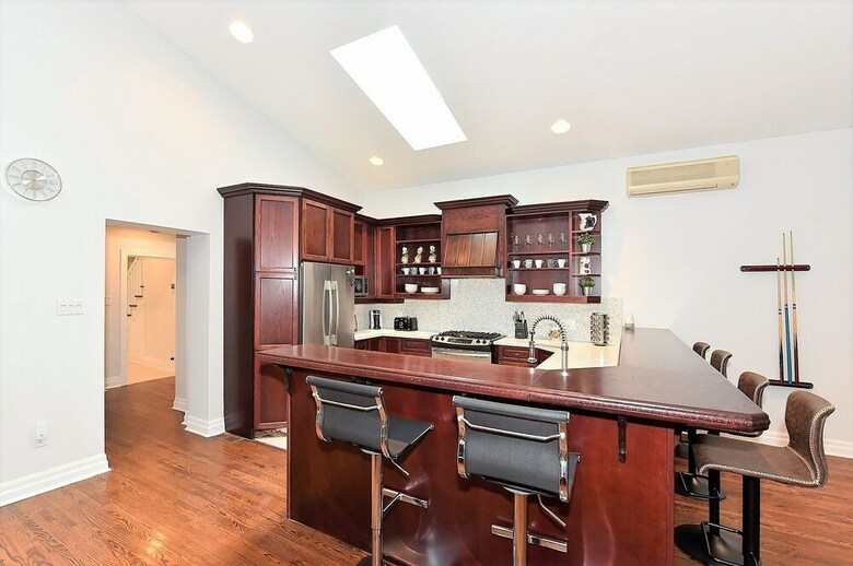 Lavish 4br House With Ravine Backyard