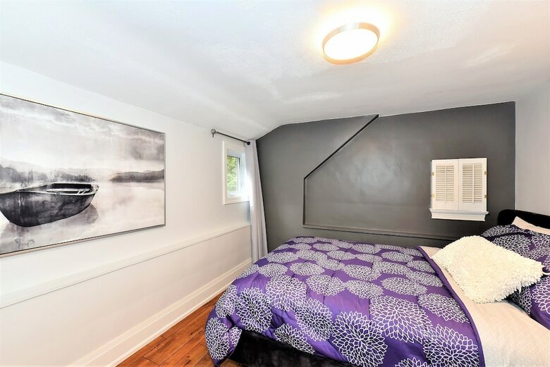 Lavish 4br House With Ravine Backyard