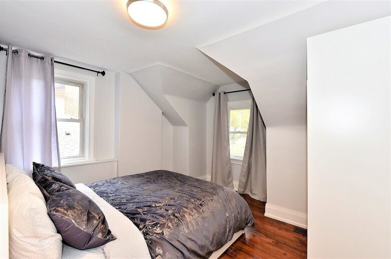 Lavish 4br House With Ravine Backyard
