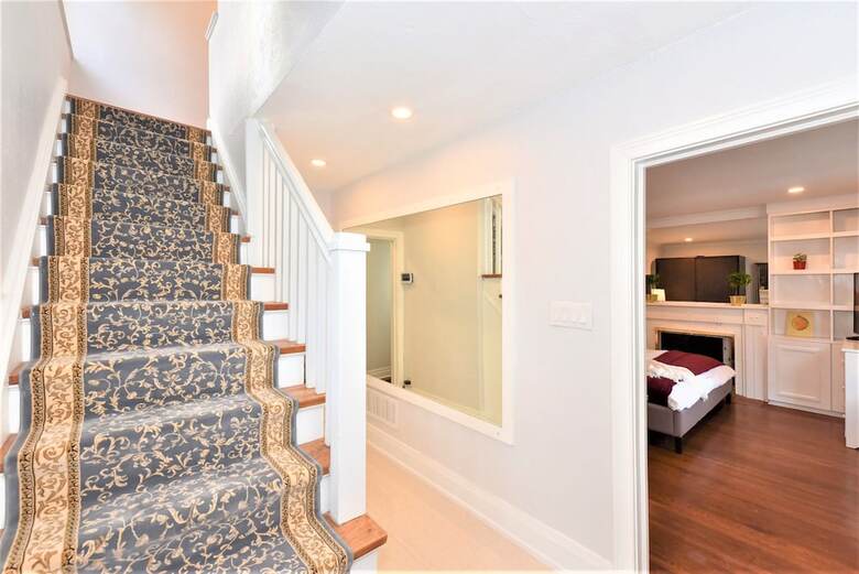 Lavish 4br House With Ravine Backyard