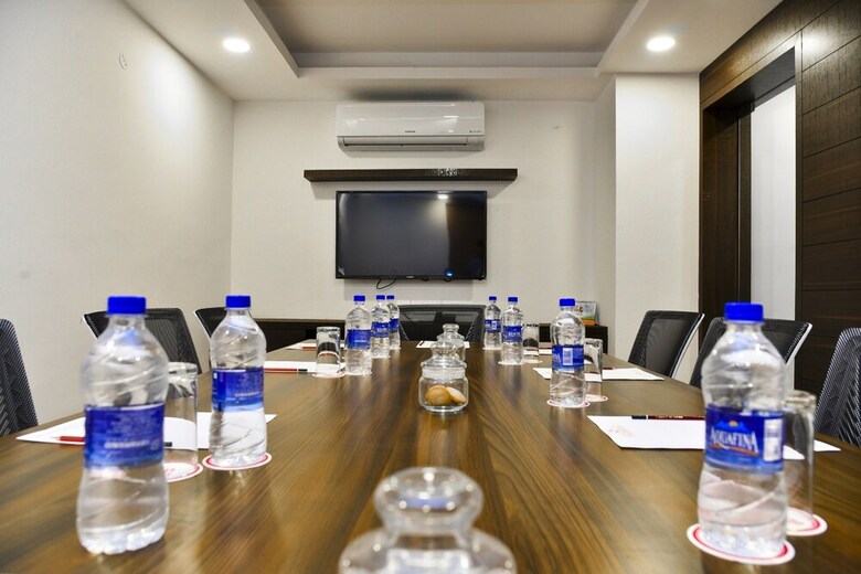Hotel Grand Decor