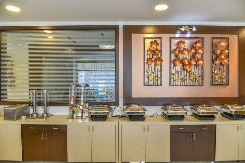 Hotel Grand Decor