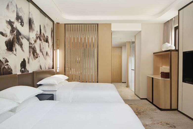 Sheraton Yunfu Xinxing Hotel