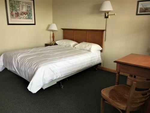 Hopewell Rocks Motel & Country Inn
