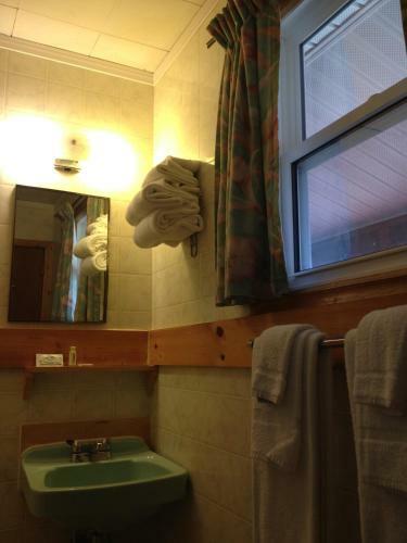 Hopewell Rocks Motel & Country Inn