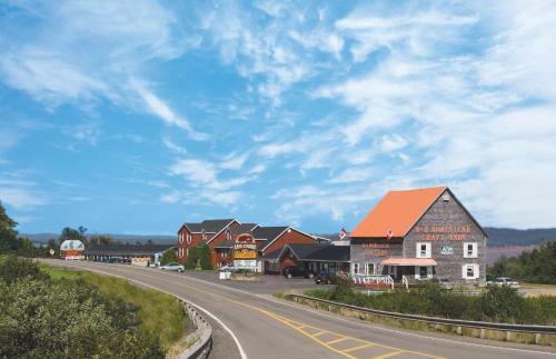 Hopewell Rocks Motel & Country Inn