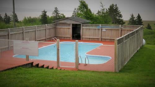 Hopewell Rocks Motel & Country Inn