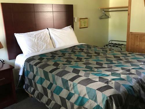 Deep River Motel