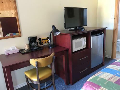 Deep River Motel