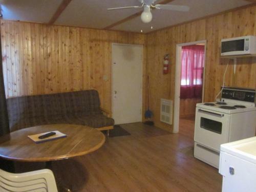 Lodge Kenosee Inn & Cabins