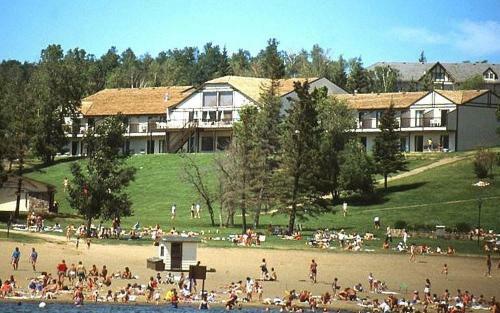 Lodge Kenosee Inn & Cabins