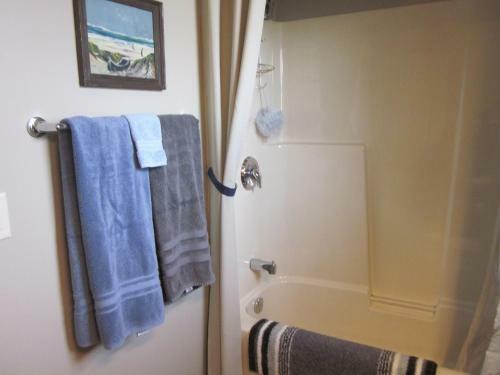 Suite As It Gets Vacation Rental/b&b