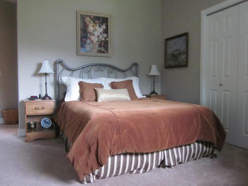 Suite As It Gets Vacation Rental/b&b