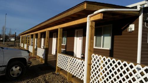 Motel Bear's Den Lodge