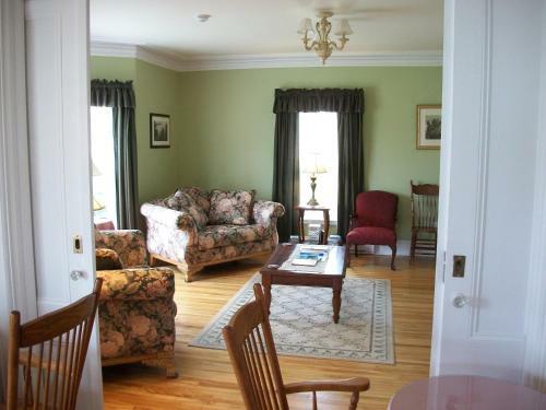 Bed & Breakfast Louisbourg Heritage House