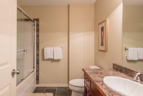 Silver Star Stays - The Knoll
