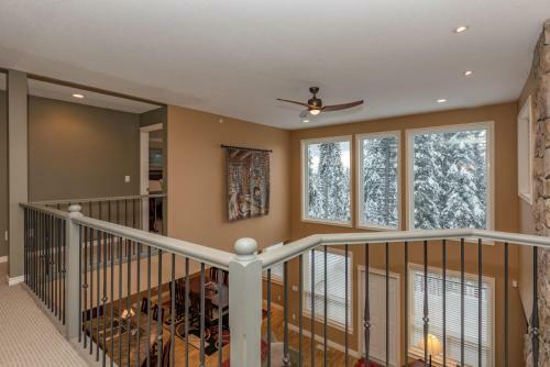 Silver Star Stays - The Knoll
