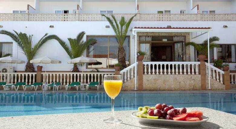 Hotel Entrepinos Adults Only
