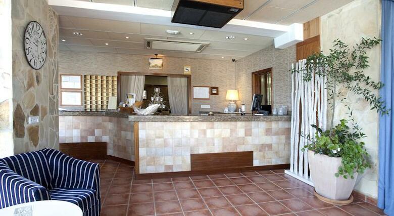 Hotel Entrepinos Adults Only