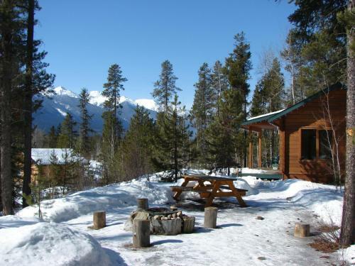 Mica Mountain Lodge & Log Cabins
