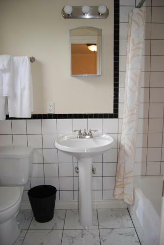 Koffee Kettle Motel