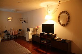 Cozy Court Motel