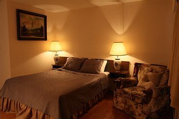 Cozy Court Motel