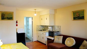 Cozy Court Motel