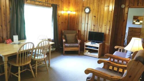 Logging Chain Lodge Cottage Resort
