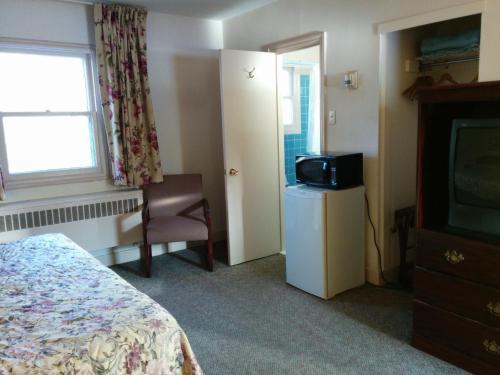 Esquire Motel