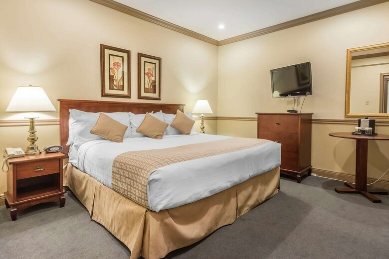Inn On The Lake, An Ascend Hotel Collection Member