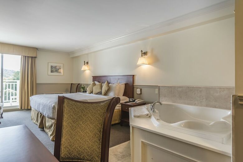 Inn On The Lake, An Ascend Hotel Collection Member