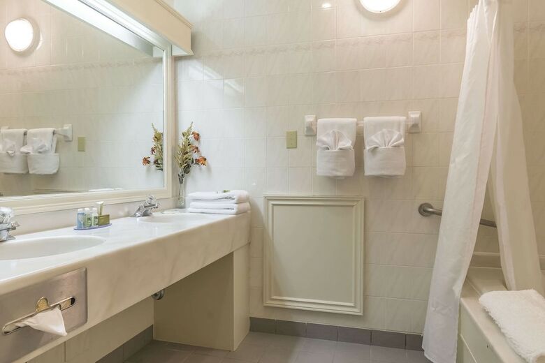 Inn On The Lake, An Ascend Hotel Collection Member