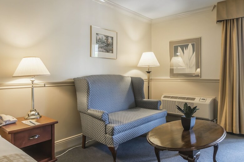 Inn On The Lake, An Ascend Hotel Collection Member