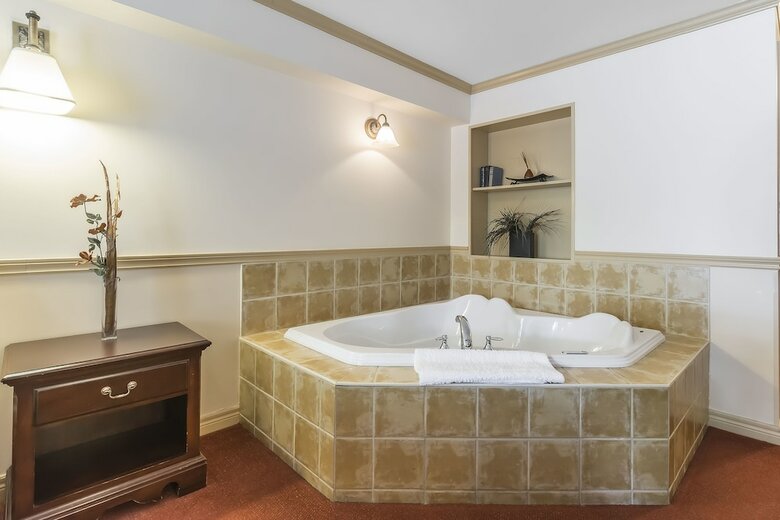 Inn On The Lake, An Ascend Hotel Collection Member