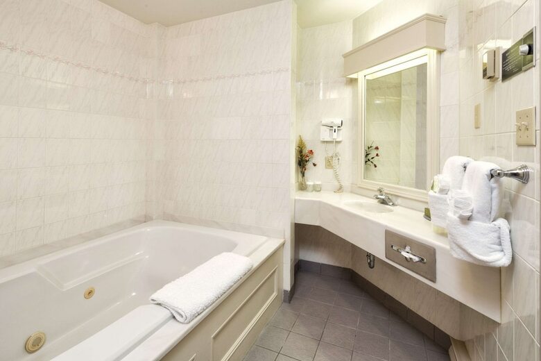 Inn On The Lake, An Ascend Hotel Collection Member