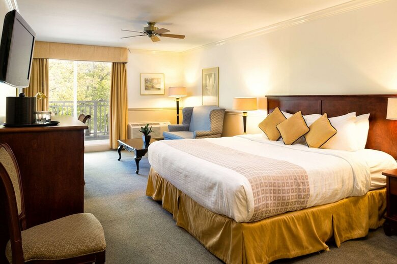 Inn On The Lake, An Ascend Hotel Collection Member