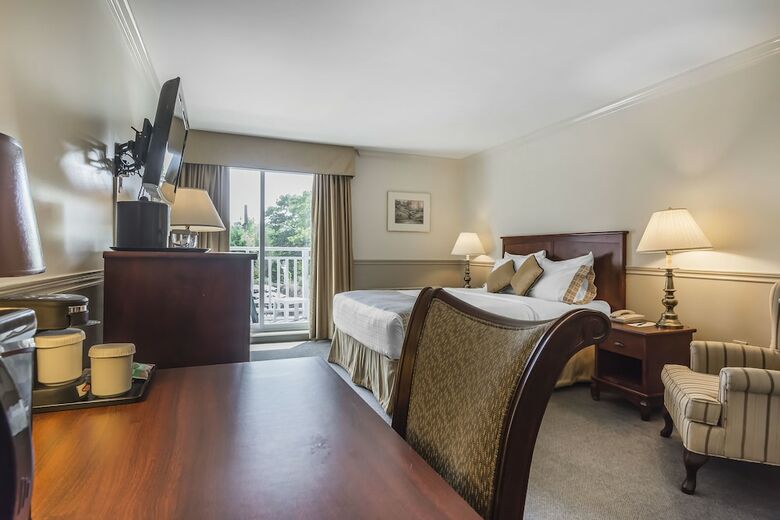 Inn On The Lake, An Ascend Hotel Collection Member