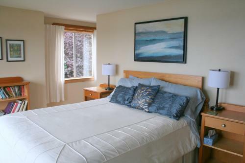 Quadra Island Harbour House B&B