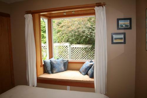 Quadra Island Harbour House B&B
