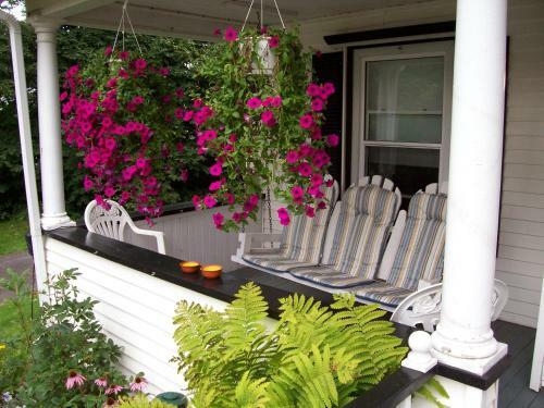 Farmhouse Inn B&B