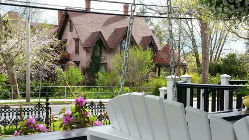 Farmhouse Inn B&B