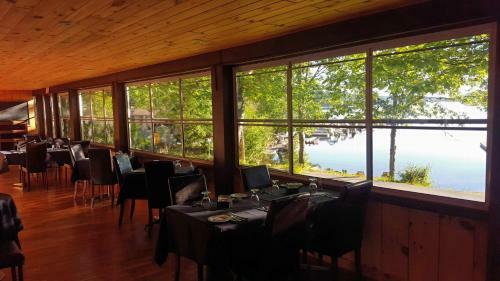 Hotel Oakview Lodge & Marina