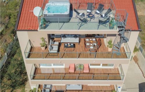 Three-bedroom Apartment In Kastel Gomilica