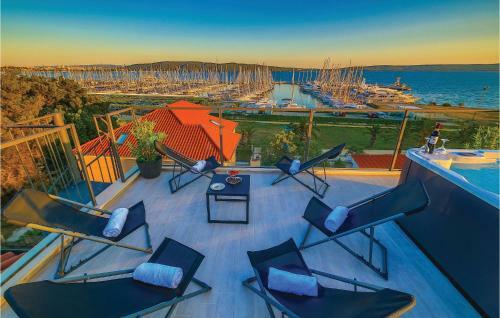 Three-bedroom Apartment In Kastel Gomilica